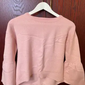 En fin rosa tröja köpt på Zara. Storleken är XXS. Tröjan är även i väldigt bra skick. 