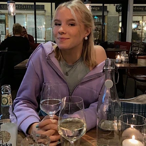 Lila hoodie  - Lila hoodie Med dragkedja 