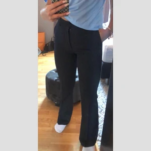 Kostymbyxor  - Säljer mina kostymbyxor från bikbok eftersom att dom inte har kommit till användning. Har använt dom max 2-3 gånger. Nypris är 399kr🥰🥰