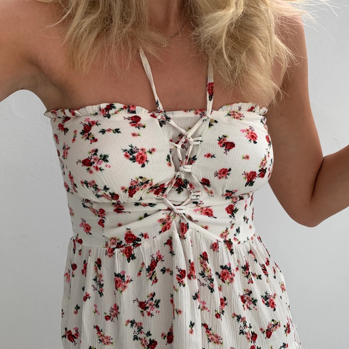 Blommig halterneck klänning  - 90