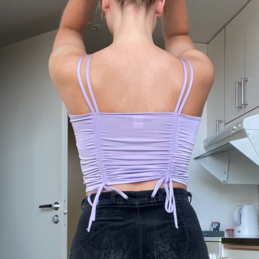 Ljuslila topp från Urban, någon tråd är lös men är aldrig använd. Fråga om bilder!. Toppar.