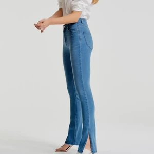 Gina tricot jeans💙 - Fina jeans från Gina tricot💙 strl S Eventuell frakt betalas av köparen. Annonsen finns på flera sidor.