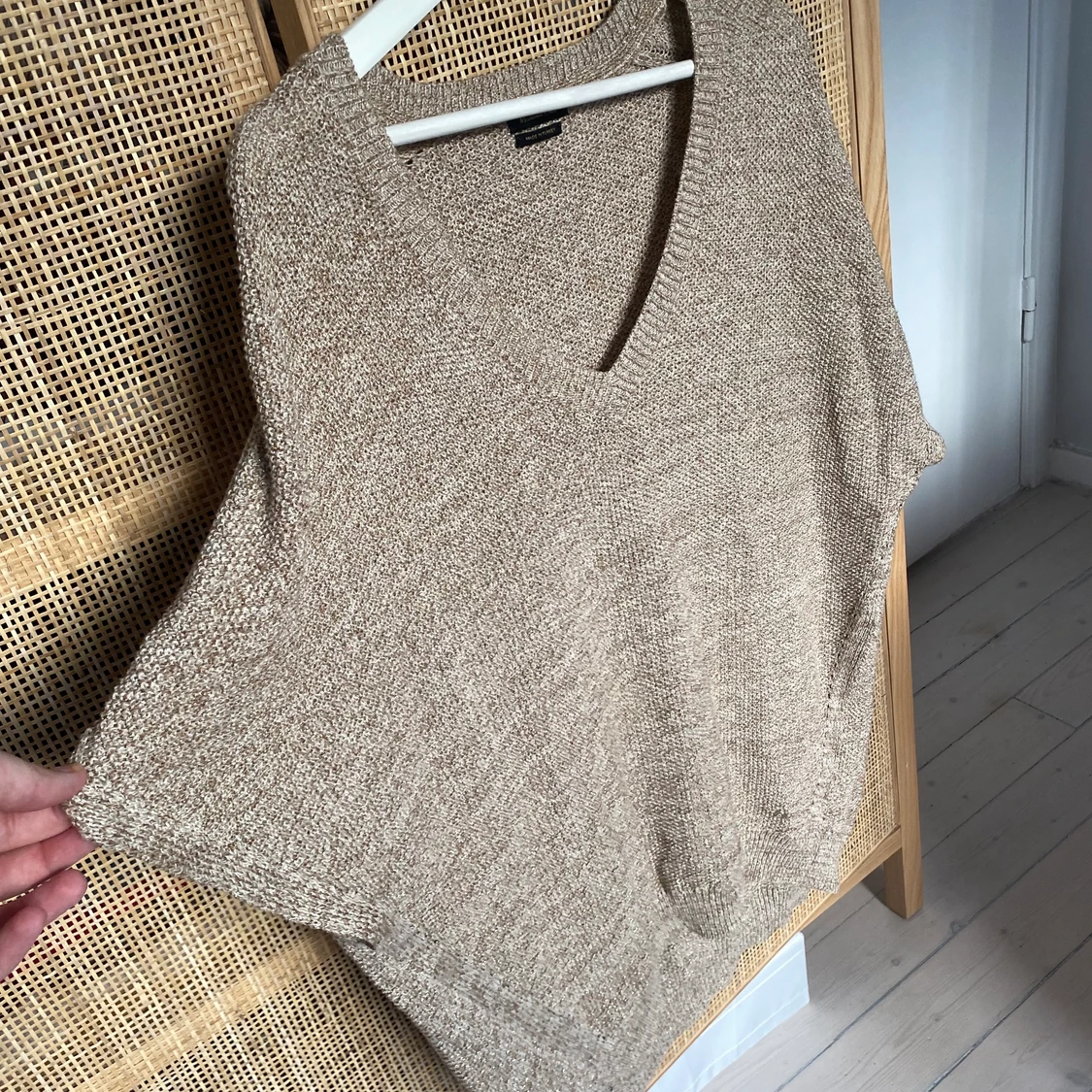 Beige väst/tröja med guld detaljer - 90