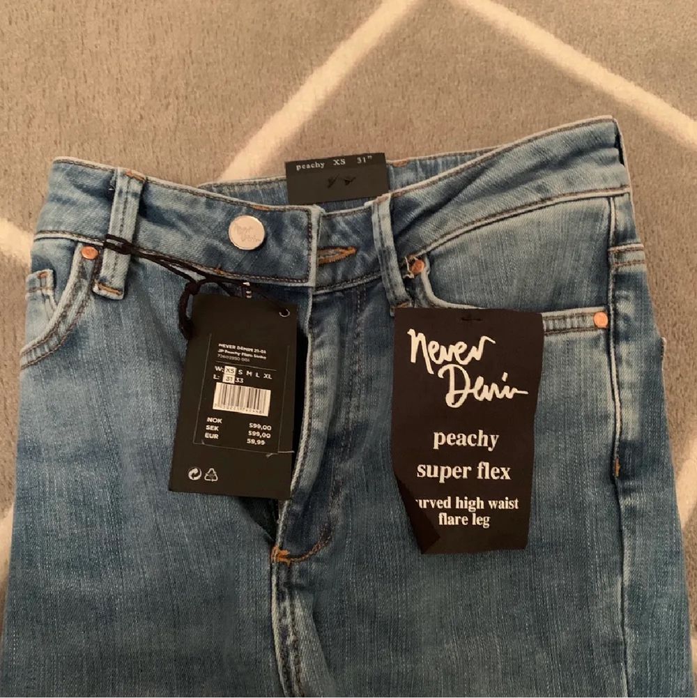 Bootcut jeans från Bikbok, strl XS L 31, köpta för 599. FRAKTAR EJ. Jeans & Byxor.