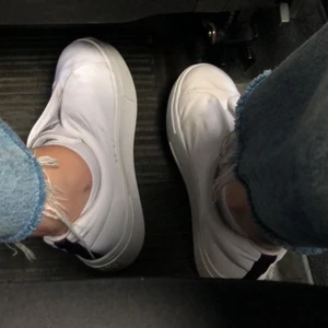 Eytys doja - Ett par knappt använda eytys doja i vit cotton. Finns inte att köpa längre och köptes för 1800kr på Mytheresa. Storlek 40 men passar mig som har 39 också. Jättefina men säljs för de inte är min stil längre. Kan frakta men då tillkommer fraktkostnad!! ❤️❤️❤️