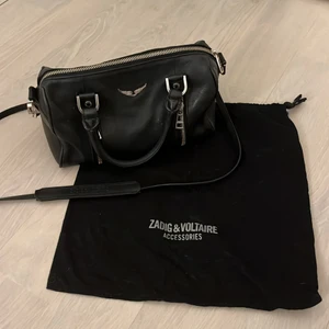 Zadig väska - INTRESSEKOLL!!! Säljer nu min så snygga trendiga Zadig sunny bag väska i den lite äldre modellen men ändå så snygg!!!! Såklart äkta och dustbag kommer med❤️  Säljer ändast vid bra bud!❤️ ordinarie pris 400