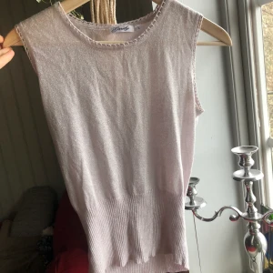 Topp - Glittrig söt topp! I large men passar mig som har small och upp till L