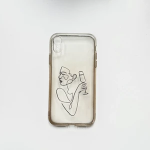 iPhone skal  - Skal till iPhone XR. Endast 10kr. Köparen står för frakt. 