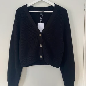 Ny svart kofta - Svart kofta från monki, aldrin använt