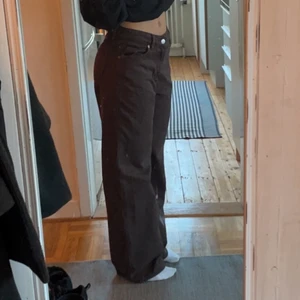 Bruna jeans - Oanvända bruna jeans från monki