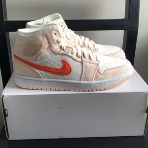 Jordan 1 mid corduroy sail - Jordan 1 mid corduroy sail, helt nya och köpta från Zalando 