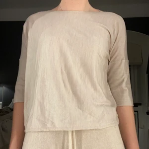 Beige topp - Beige topp från Catherine Hammel. Använd fåtal gånger och i gott skick. Frakt ingår ❤️
