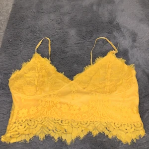 Topp - Använd ett par gånger, storlek L men passar både M och S