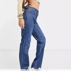 Jeans - Jättesnygga mörkblåa jeans från Asos. Tyvärr lite för långa för mig som är 170 men om man är lite längre än det skulle dom passa perfekt i längden.