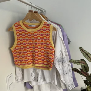 Snygg väst - En snygg väst från zara inköpt här på plick men aldrig använd då den inte passade mig.