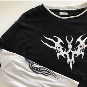 Tröja - Säljer denna coola lång ärmade tröja. Säljer pga av att jag har bytt stil helt