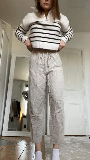 Storlek S - Jättefina linne byxor ifrån Kappahl. Använt fåtal gånger men säljer då jag inte använder den längre. 