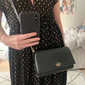 Kate Spade väska  - Sååå fin väska från Kate spade som köptes på nk för några år sedan för 1700kr Passar till allt!!!💕 