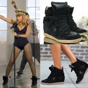 ISABEL MARANT SKOR - Super snygga ISABELA marant skor som är knappast andvända. Köpt för full price ❤️ KÖPAREN STÅR FÖR FRAKT