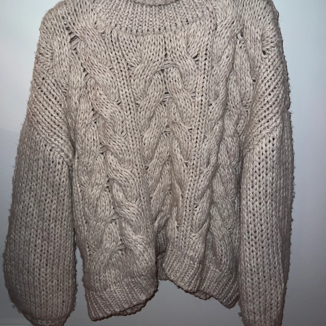 Beige stickad tröja - 90