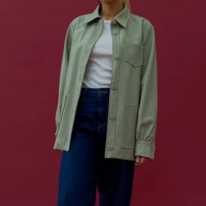 Jacka - Jacka i fin grön färg! Knappt använd🤍