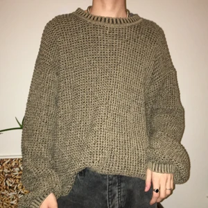 Stickad tröja - Stickad tröja, strl M herrstorlek men känns lite större än så, jättefint skick :)