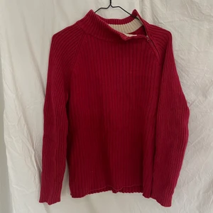 stickad tröja - röd stickad tröja med dragkedja vid halsen