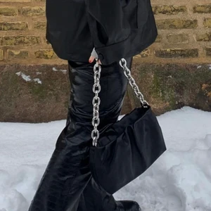 Bottega liknande väska - Köpt för 499kr, bra skick knappt använd. Dm för fler bilder