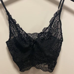 Bralette - Svart Bralette i spets som tyvärr är för liten för mig😊