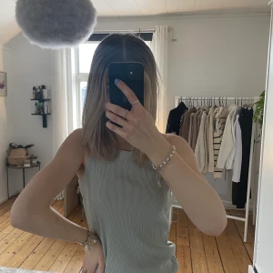 Storlek xs - Säljer mina två fina linnen ifrån lager 157 då jag tyvärr inte använder de längre. Köp ett för 10kr eller båda för 15kr. ❤️