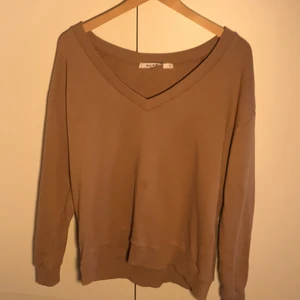 Brun v ringad tröja  - Fin tröja från nakd! 