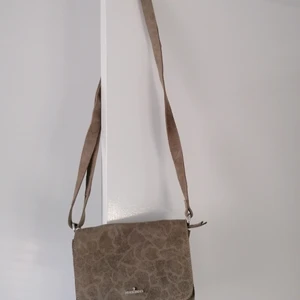 Väska  - Nya skinn väskor, pris 100kr styck 