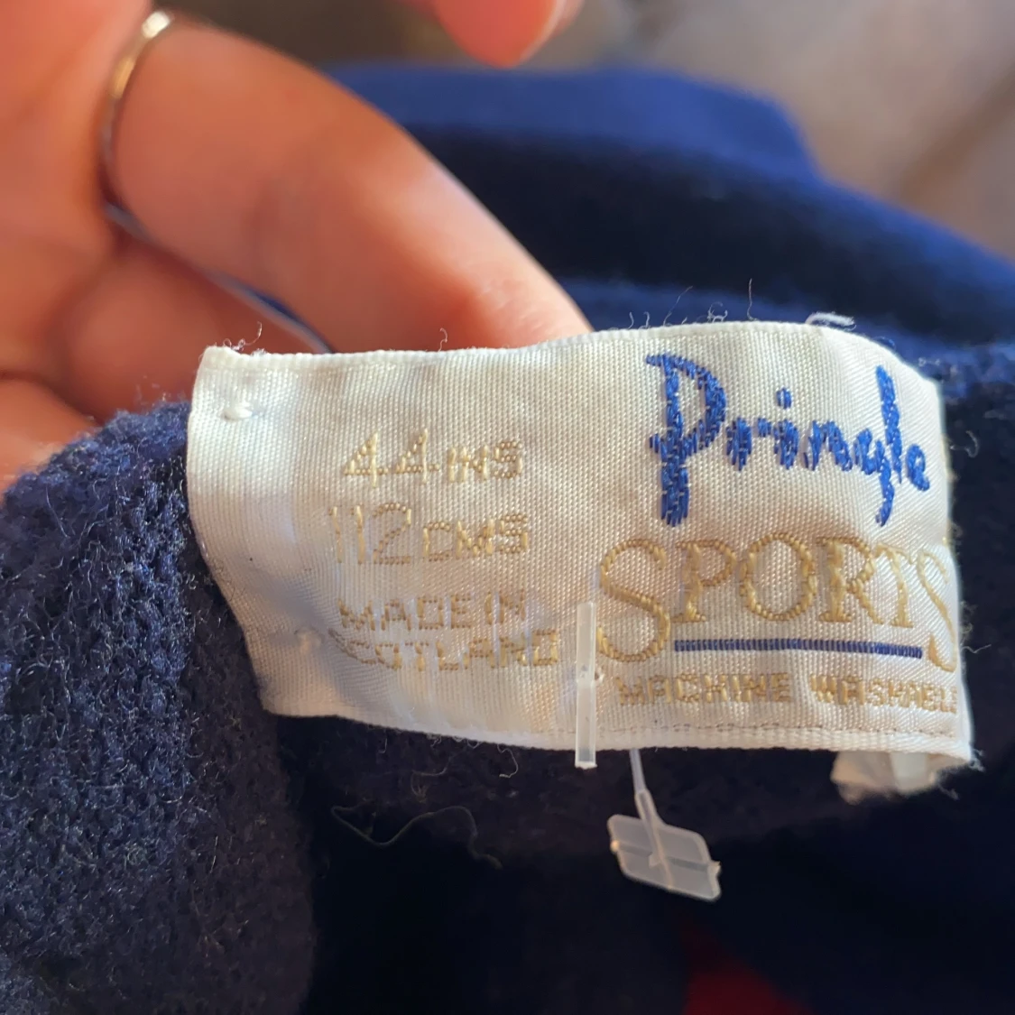 V-ringad tjocktröja - 90