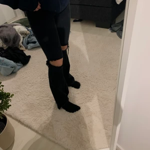 Dr demin jeans  - Ett par svarta bootcut jeans från dr denim. Storlek XS. Är aningen urtvättade, därav lågt pris. Frakt tillkommer💓 (Pris kan diskuteras vid snabb affär)