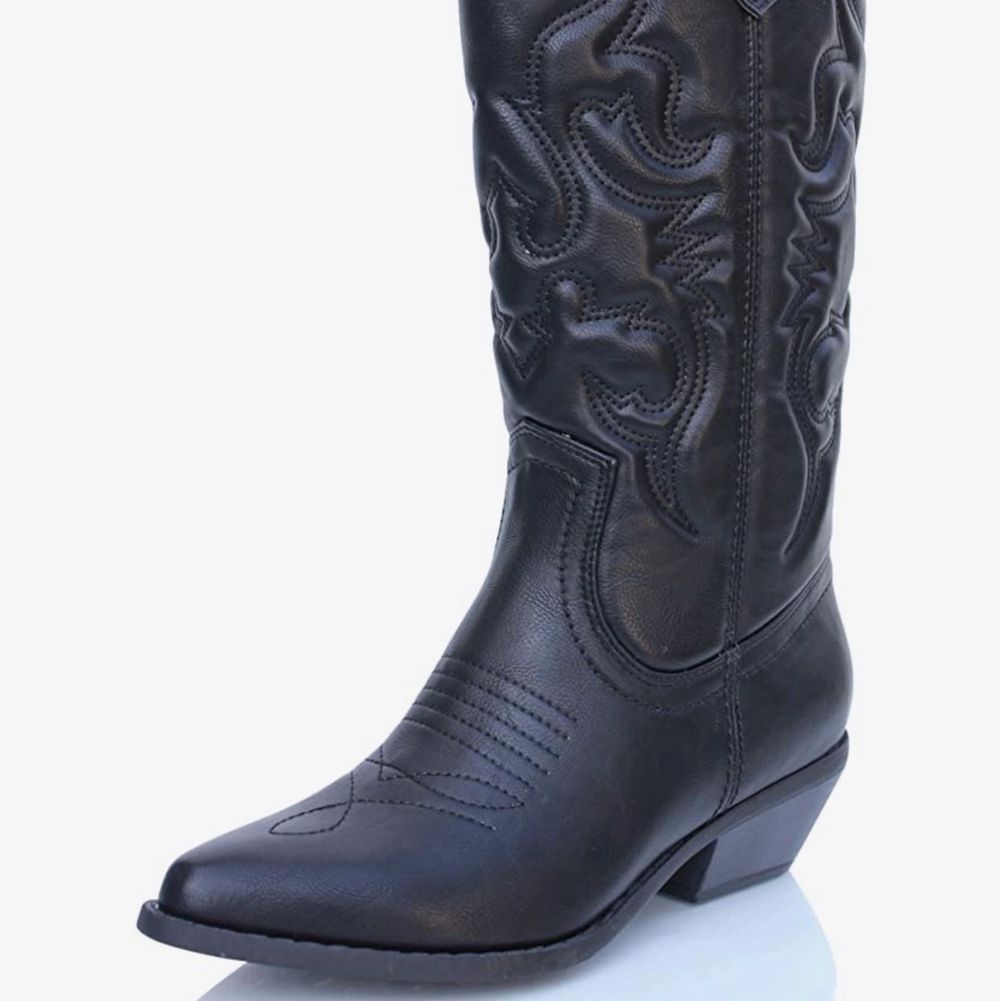 Snygga svarta cowboy boots | Plick Second Hand