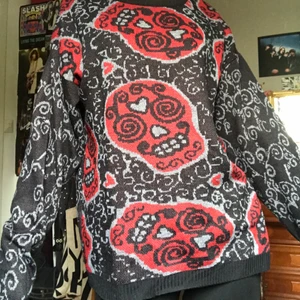 Cool tjocktröja  - Cool oversized tjocktröja med dödskallar på! 