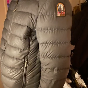 Parajumpers light Weight  - Använt ett fåtal gånger fint skick säljer på grund av att jag har fått en ny 