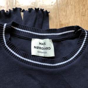Långärmad mörkblå tröja från Mads Nørgaard! Storlek XS/S😇