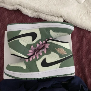 Jordan 1 mid Dutch Green - Helt Nya Kvitto finns storlek 39 . Meetup stockholm eller frakt +69kr 