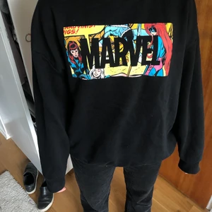 Marvel hoodie - Hoodie som är stor och sön. Sparsamt använd stl S-M
