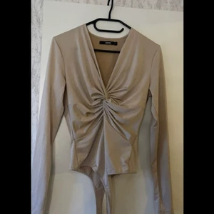 Beige body - Aldrig använd bara testat💞 