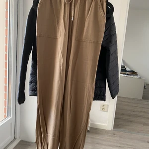 HM beiga byxor stl xs - Fint skick 