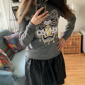 Äkta kenzo  - Kenzo tröja i storlek S, passar även  XS.