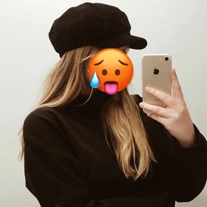 Emil-keps Manchester  - Snygg ”emil-Keps” i manchester. Ser ut som ny. Passar folk med större huvud. Köpare står för frakt 💕