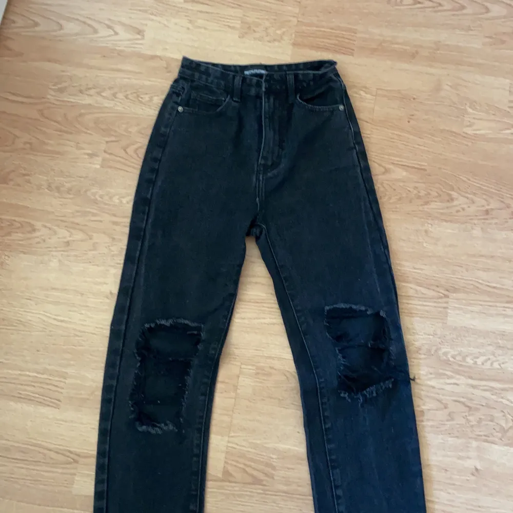 Säljer dem för dem har blivit för stora för mig så kan inte använda dem💞. Jeans & Byxor.