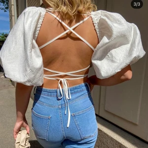 Misslisibell x NAKD - (lånade bilder) Säljer denna populära och riktigt fina toppen från en av Misslisibells kollektioner tillsammans med NAKD. Superfin och söt nu till sommaren, fint skick 🌷 Köpare står för frakt ✨