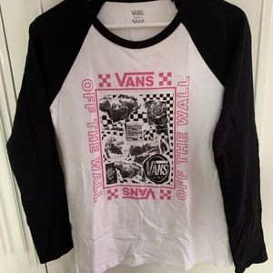 Vanströja  - Jätte fin tröja från Vans i gott skick. 💕💕 Nästan oanvänd i storlek S. Säljer på grund av att den inte kommer till användning. Köparen står för fraktkostnaden. 