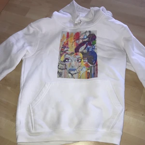 The cool elephant hoodie - Säljer min the cool elephant hoodie då den inte kommer till användning längre🤍🤍