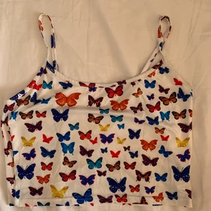 Linne - Superfint linne med fjärilar. Från SHEIN.