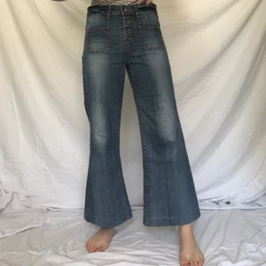 byxor - ett par byxor i storlek 32/34. så gott som nya. pris 150kr plus frakt. har ni frågor får ni gärna kontakta mig! 